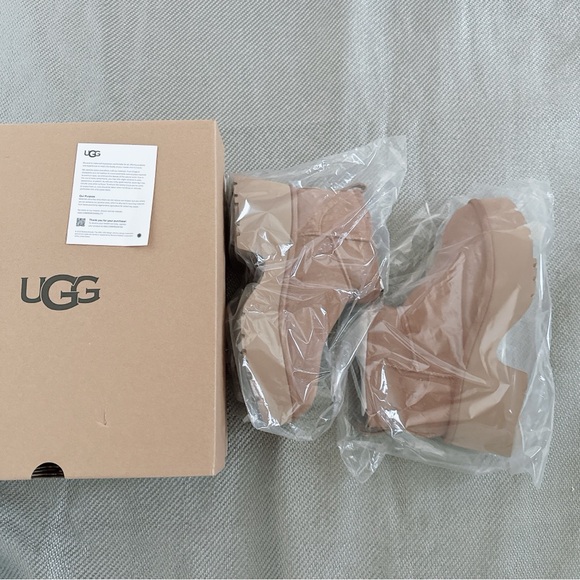 NIB UGG Mini New Heights Suede Ankle Booties - Picture 2 of 9